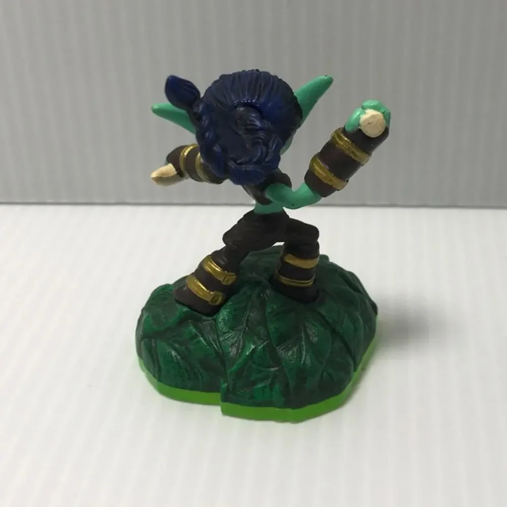 2011 Activision Skylanders Spyros Adventure Stealth Elf
